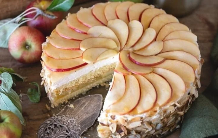 Apfel-Mascarpone-Torte mit Mandelboden