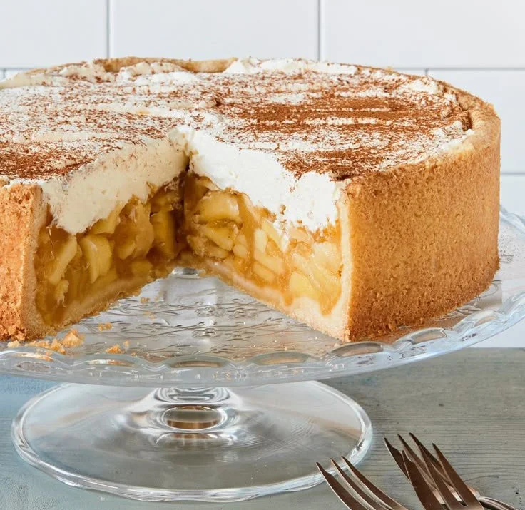 Saftige Apfelweintorte mit frischen Äpfeln und Apfelwein