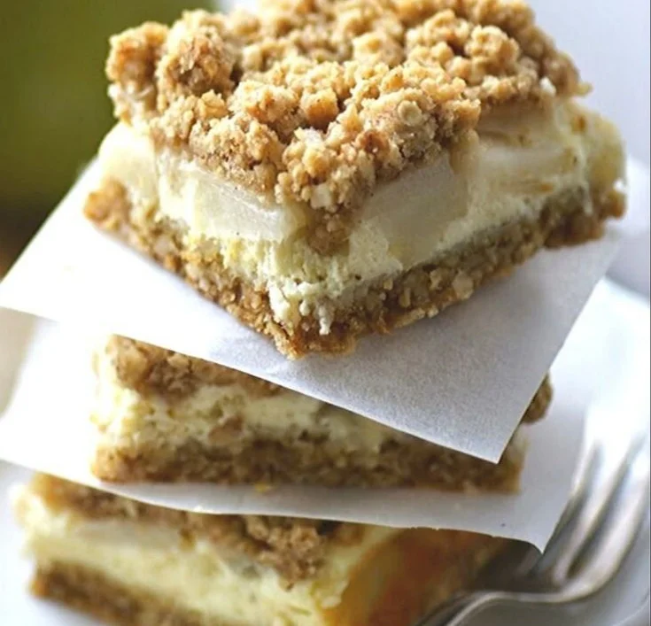 Birnen-Cheesecake mit crunchy Streuseln