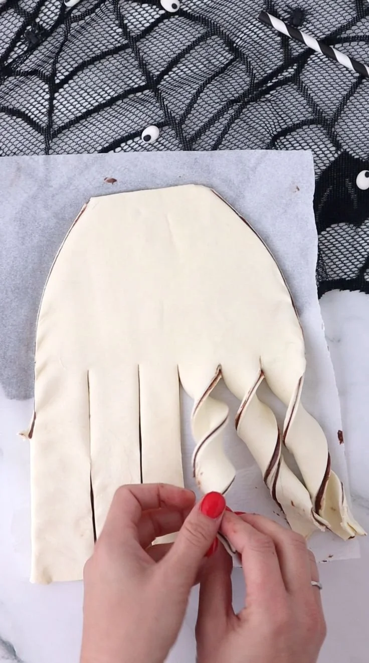 Blätterteig Gespenst mit Nutella, Halloween-Snack