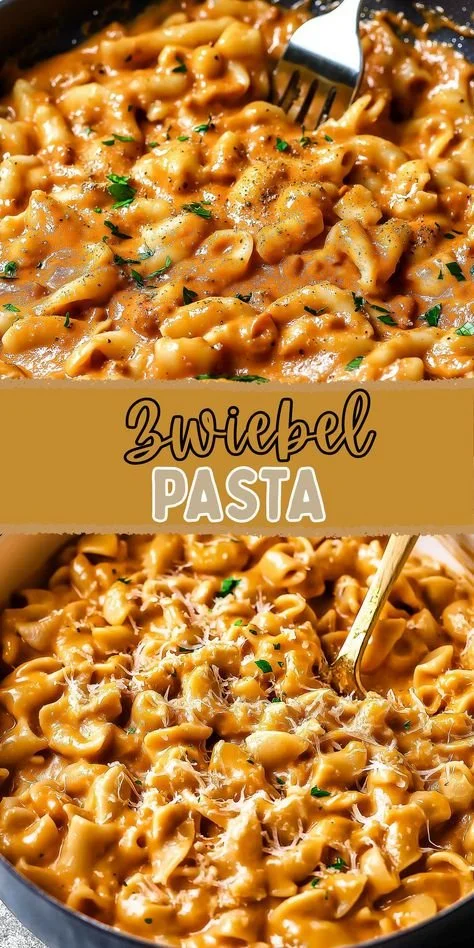 Französische Zwiebel-Pasta auf einem Teller serviert, garniert mit frischen Kräutern.