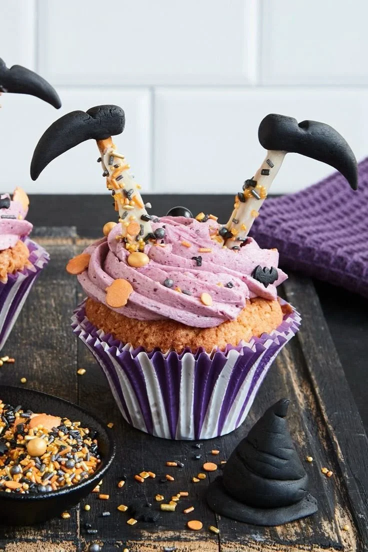 Leckere Hexenmuffins für Halloween mit besonderen Zutaten