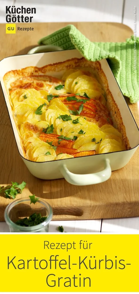 Herzhaftes Kartoffel-Kürbis-Gratin frisch aus dem Ofen, ideal für herbstliche Gerichte.