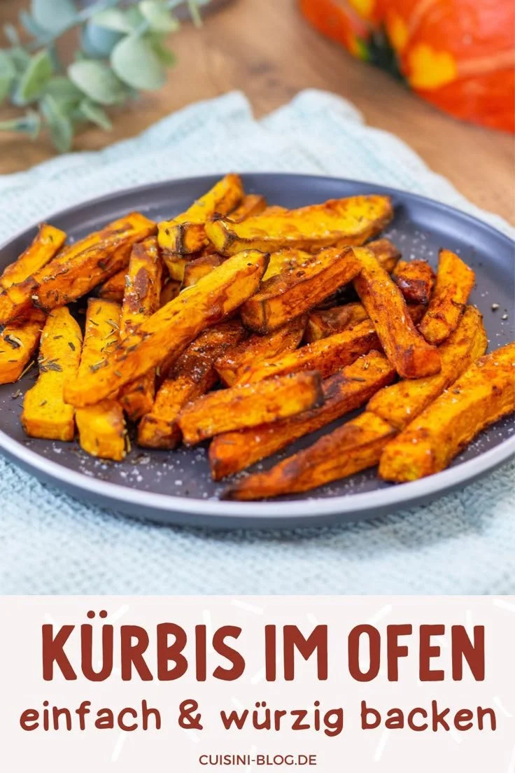 Würzige Hokkaido Pommes, im Ofen gebacken, serviert mit Kräutern.