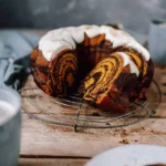 kurbis marmorkuchen und eine tasse kaffee perfect 2026 07 27 040204 681x1024 1