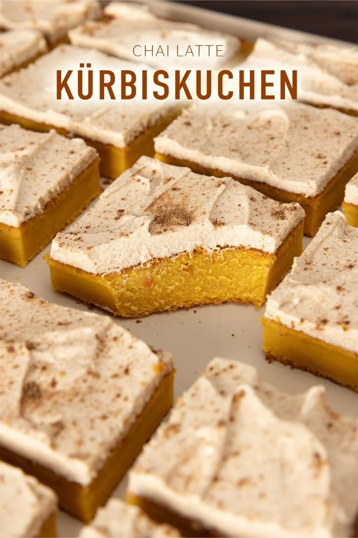 Kürbiskuchen im Chai Latte Style mit Gewürzen und Sahne