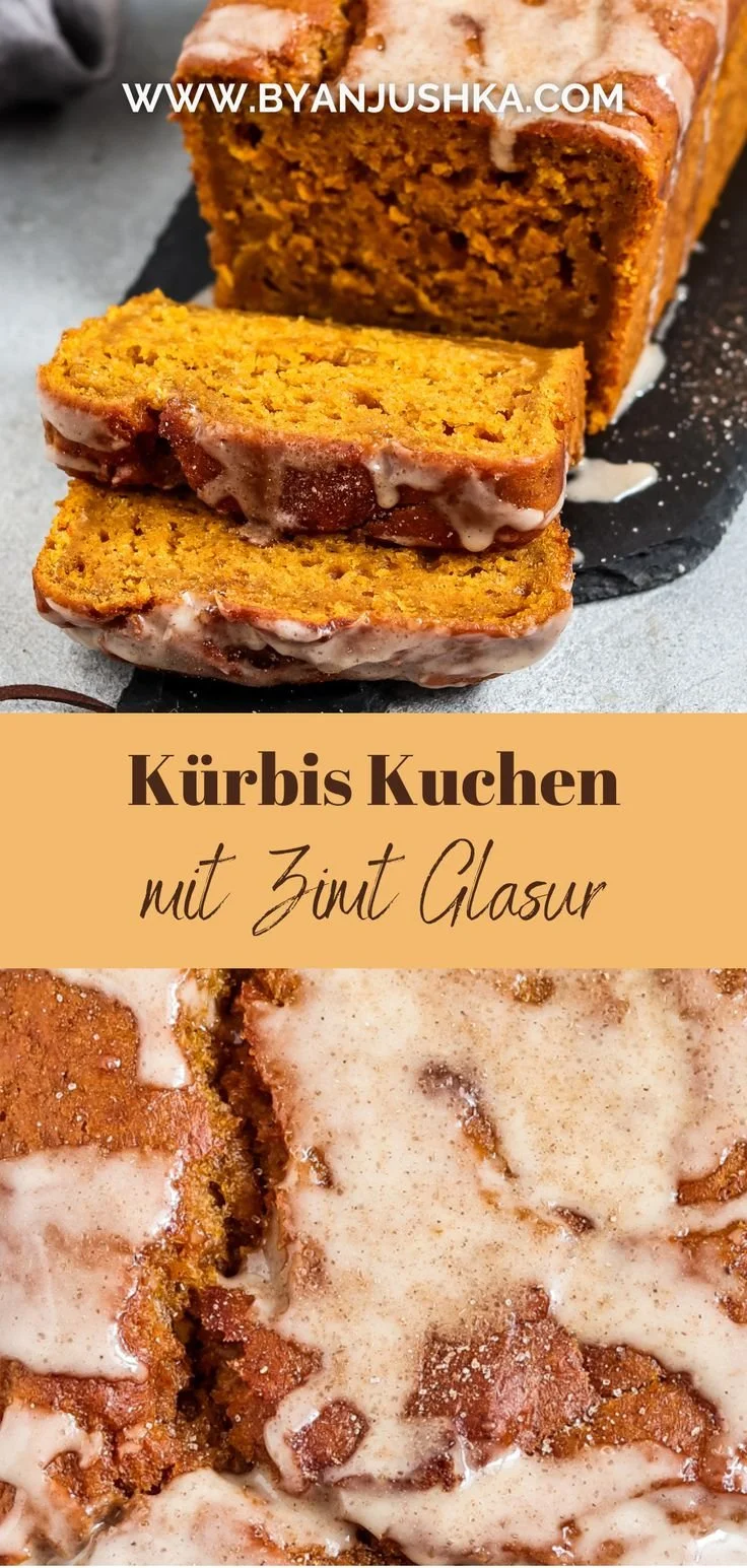 Kürbiskuchen mit Zimtglasur auf einem Teller dekoriert