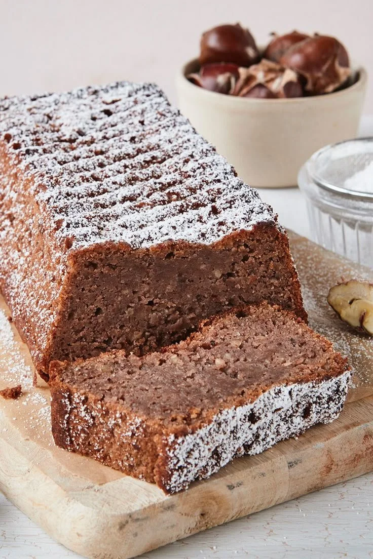 Glutenfreier Maronikuchen ohne Mehl auf einem Teller