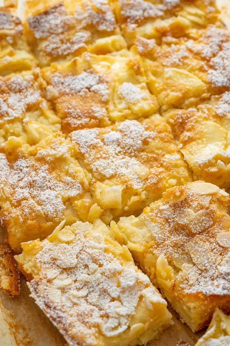 Saftiger Apfelkuchen vom Blech mit Äpfeln und Zimt, schnell und einfach zubereitet.