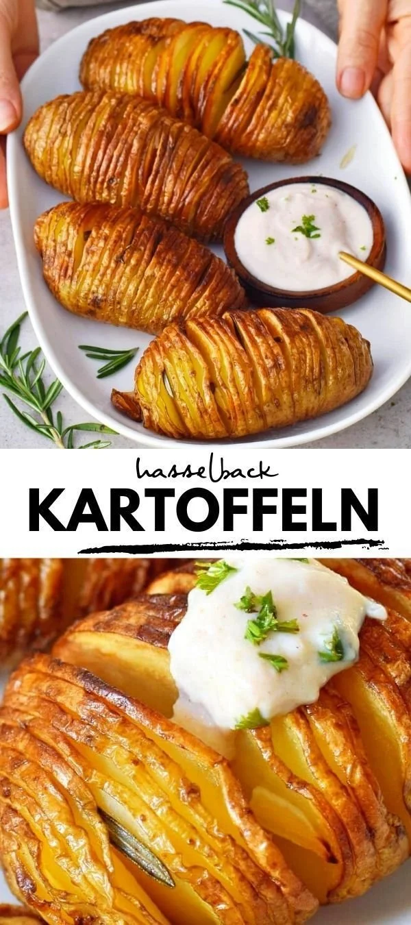 Leckere FÄCHERKARTOFFELN frisch aus dem Ofen mit Kräutern garniert.