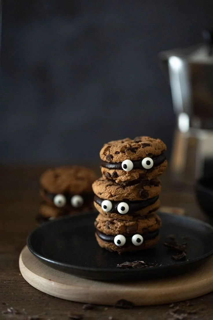 Gefüllte Chocolate Chip Cookies für Halloween ohne Ausstecher