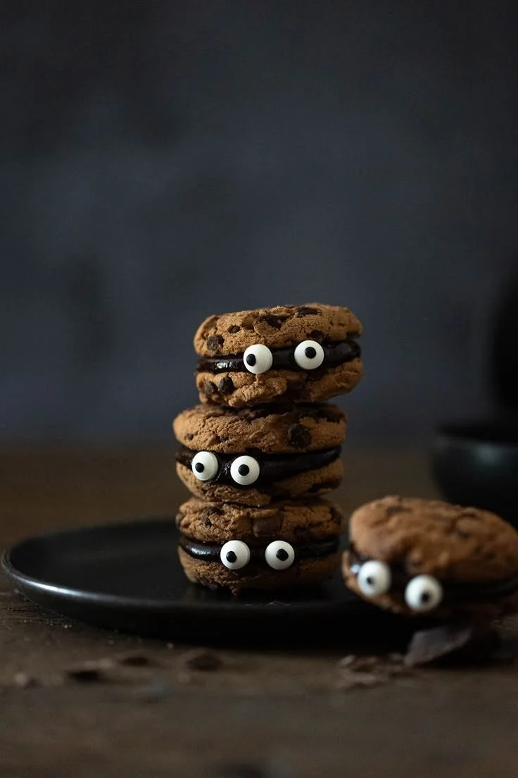 Gefüllte Chocolate Chip Cookies für Halloween ohne Ausstecher
