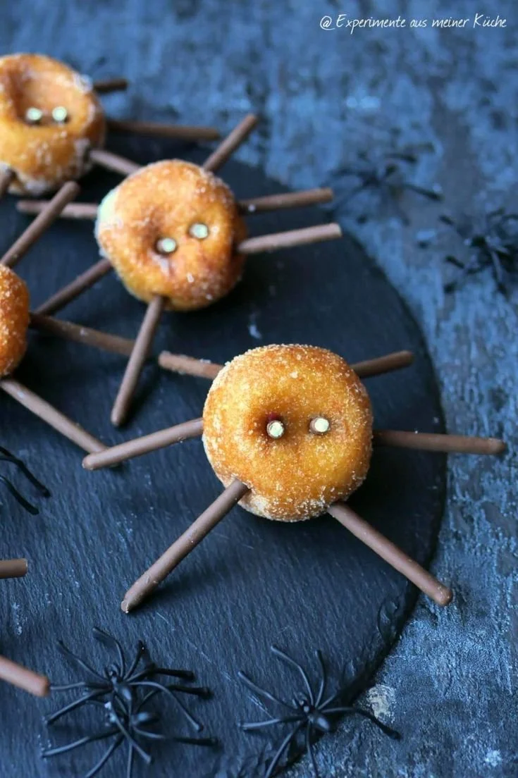 Gruseliges Halloween-Essen und dekorative Snacks für Halloween-Rezepte