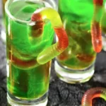 halloween zombie cocktail mit orangensaft und cura 2026 08 06 224117 668x1024 1