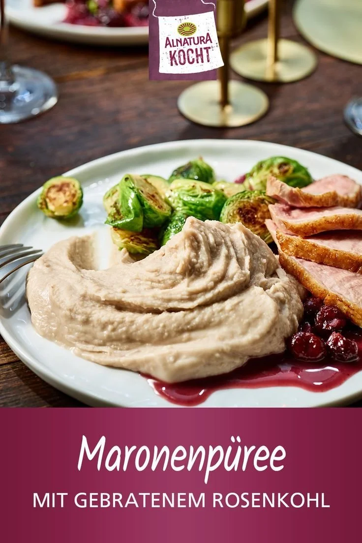 Maronenpüree mit gebratenem Rosenkohl auf einem Teller serviert