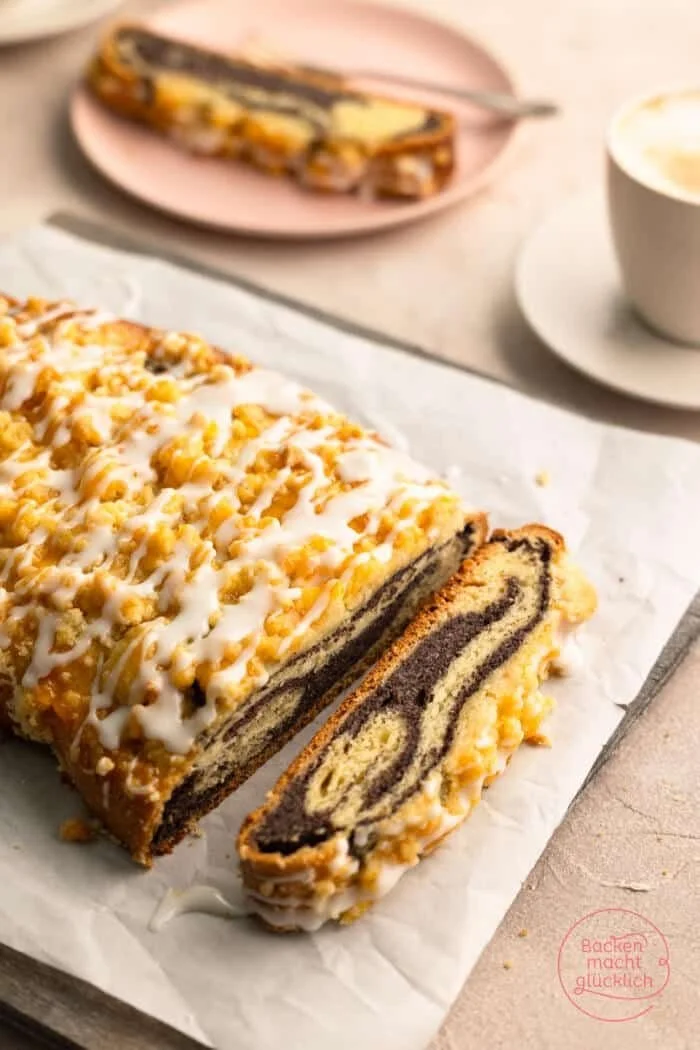 Mohnstriezel Rezept mit Pudding und Baumkuchen, köstlicher Mohnkuchen.